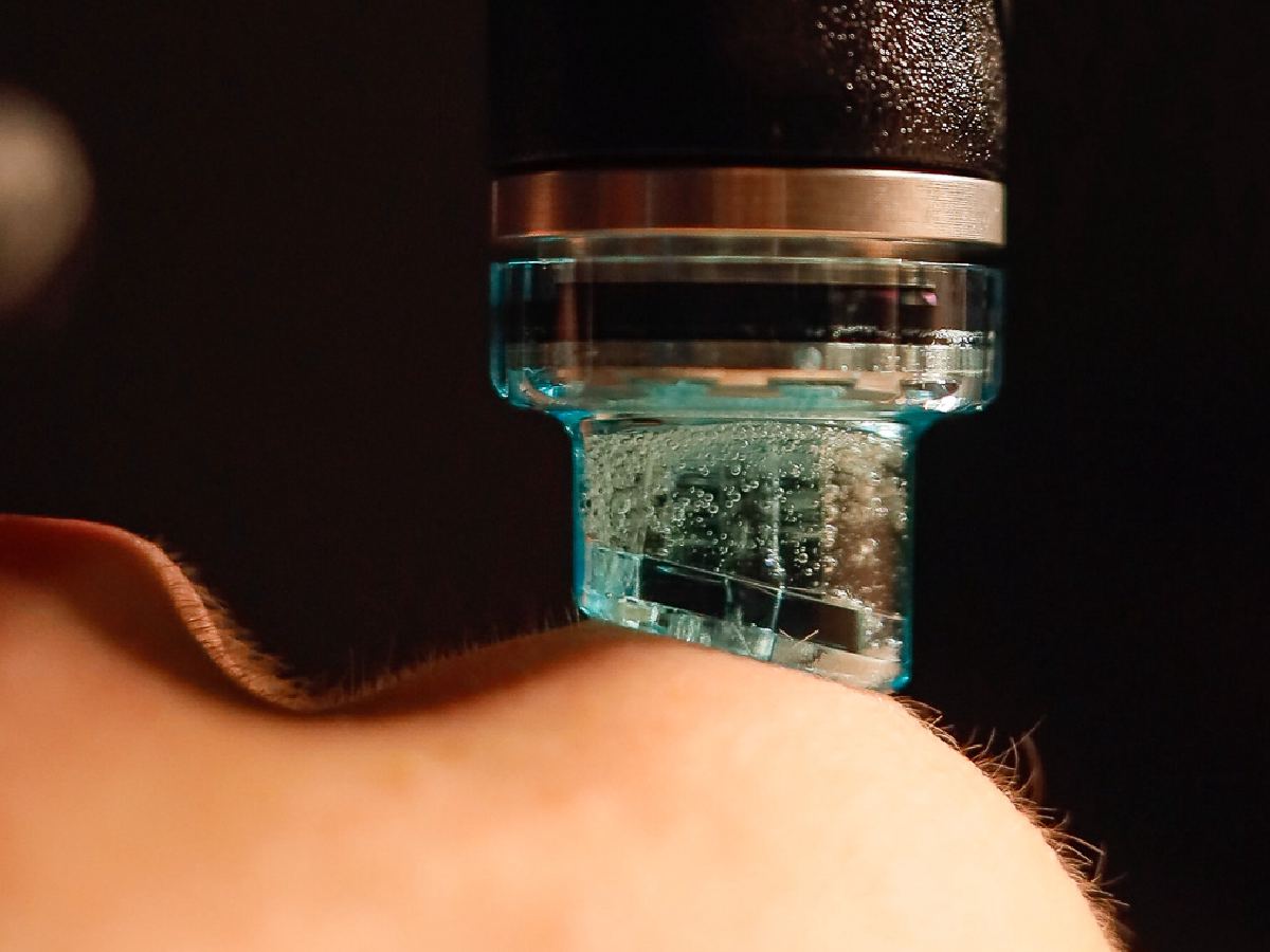HydraFacial Geräte-Aufsatz im Einsatz